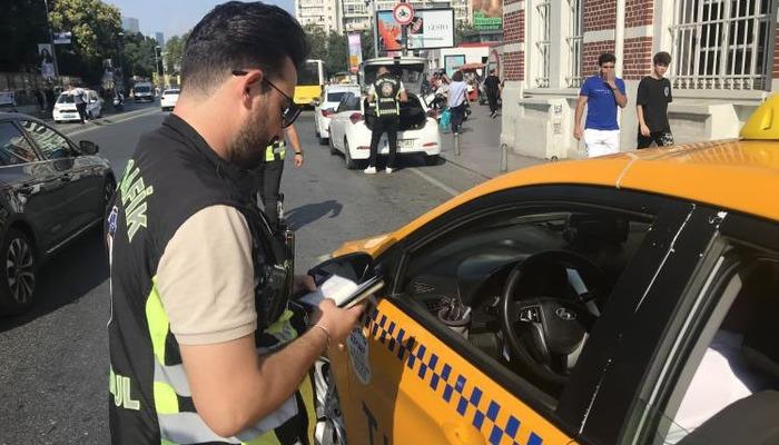 Şişli’de trafik polislerinden ceza yiyen taksiciden ilginç sözler! “Zaten ödemiyoruz”