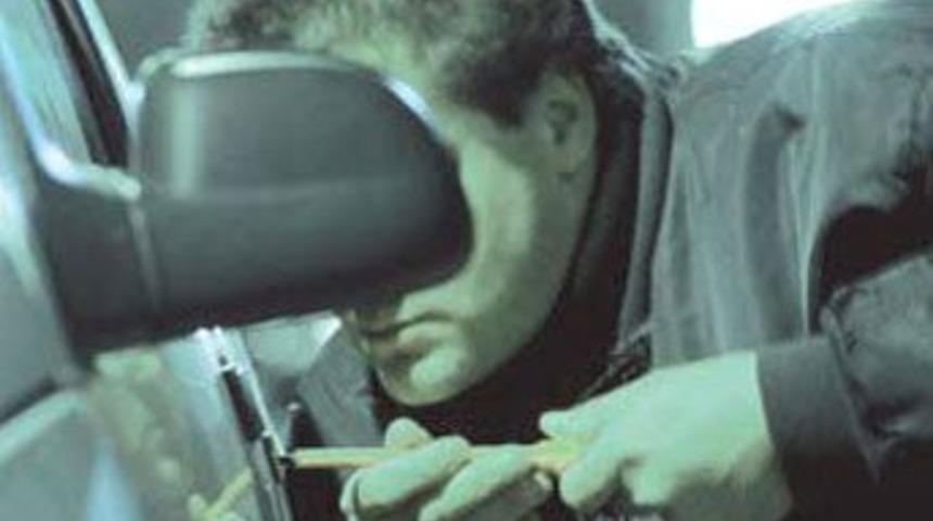 Oto hırsızlarına su&ccedil;&uuml;st&uuml;