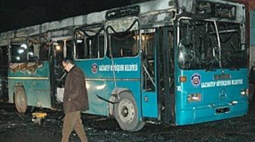 Belediye otob&uuml;s&uuml;ne molotoflu saldırı