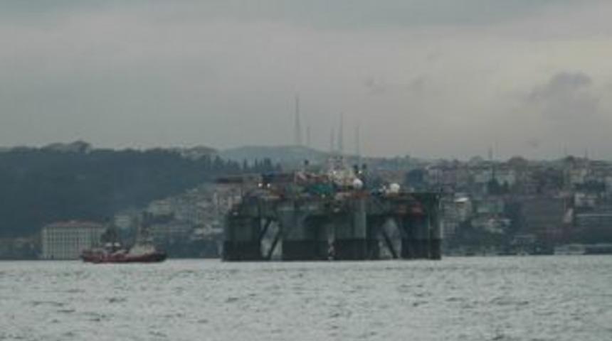 Dev platform İstanbul Boğazı'ndan ge&ccedil;ti