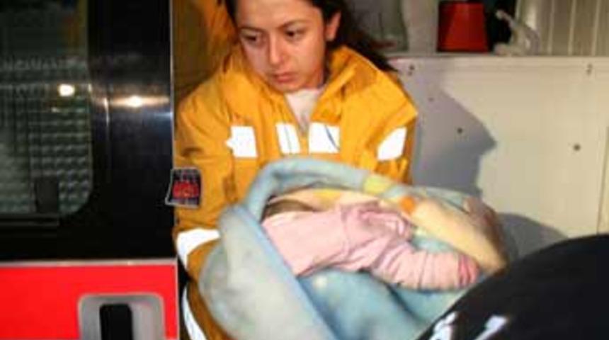 Terk edilen bebek soğuktan dondu