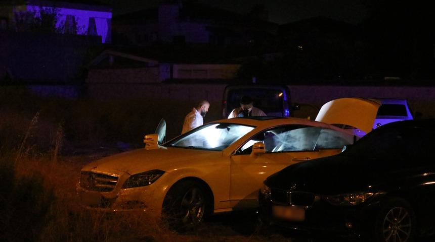 Çeşme Alaçatı'daki eğlence mekanında silahlı kavga: 1 ölü, 7 yaralı! Kaçtıkları otomobil boş arsada...