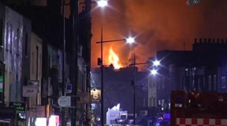 Londra'da b&uuml;y&uuml;k yangın