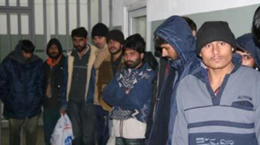 İzmir'de m&uuml;lteci operasyonu