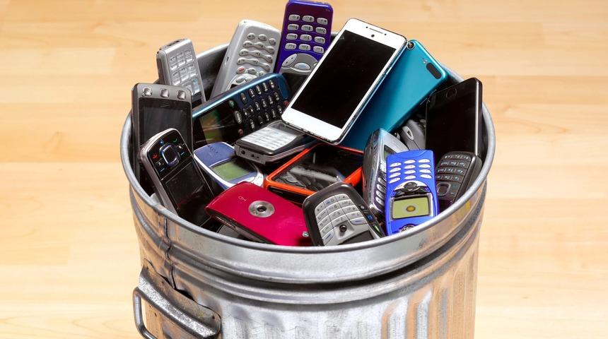 Cep telefonunuza bunu yapıyorsanız dikkat! Gözünüzden sakındığınız cihaz her an çöpü boylayabilir