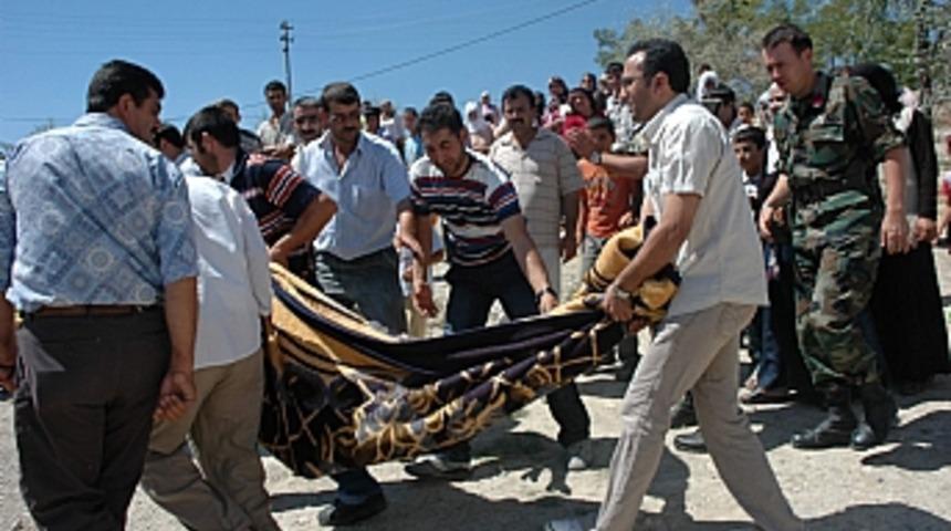 Yeni evinde bı&ccedil;aklanarak &ouml;ld&uuml;r&uuml;ld&uuml;