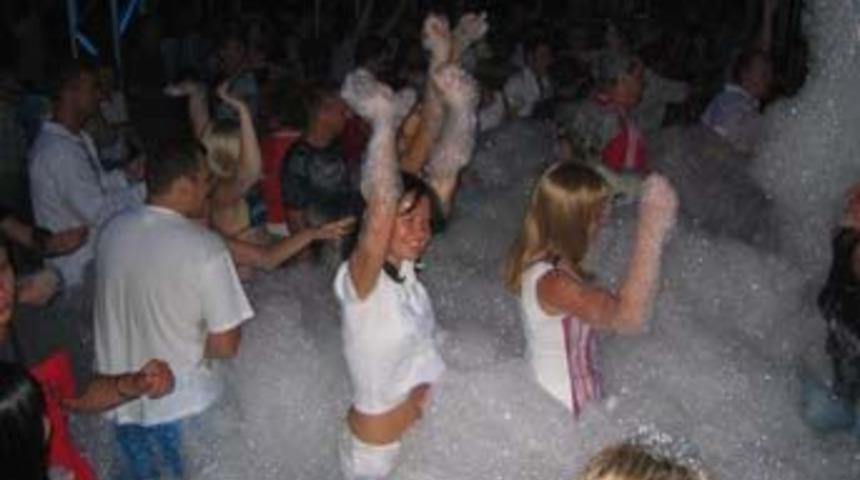 K&ouml;p&uuml;k partisine yasak