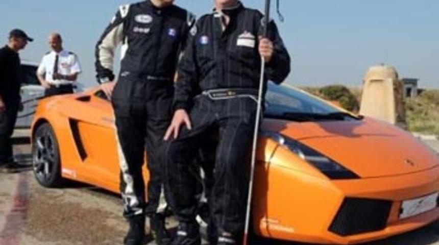 G&ouml;rme engelli s&uuml;r&uuml;c&uuml;den yeni d&uuml;nya rekoru