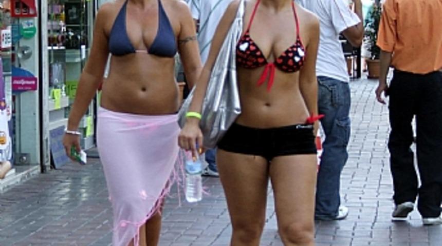 "Sokakta mayo giyilmesin" &ouml;nerisi Alanya'yı b&ouml;ld&uuml;