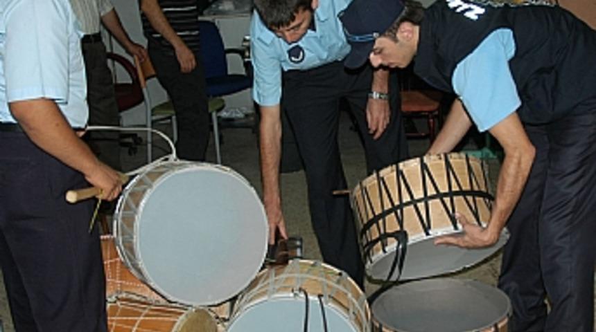 Sahurda davulcular birbirine girdi