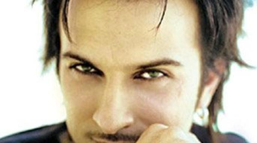 Tarkan'a Londra'da vize eziyeti