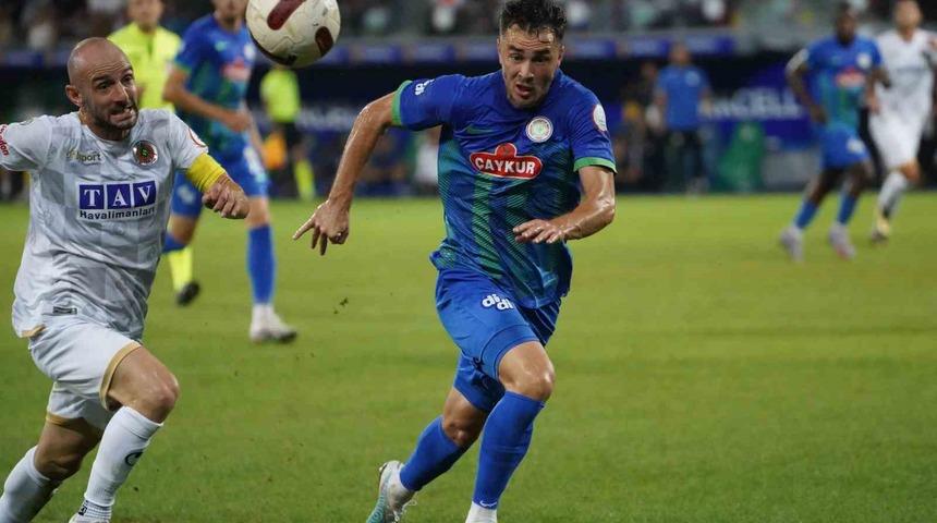 Bir kırmızı kartın çıktığı maçta Rizespor ile Alanyaspor yenişemedi!