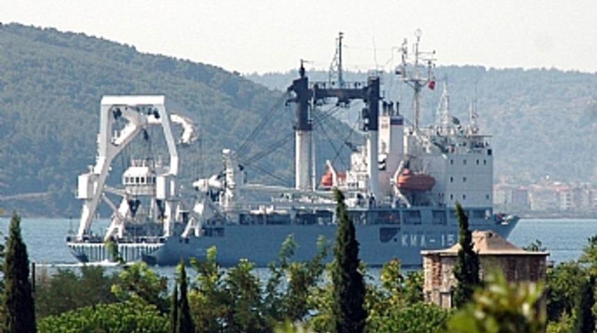 Rus askeri gemisi &Ccedil;anakkale Boğazı'ndan ge&ccedil;ti