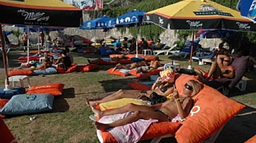 Kuşadası sıcaktan kavruluyor 