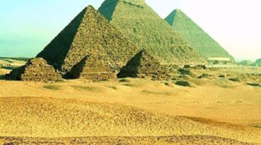 Mısır'da yeni piramit bulundu