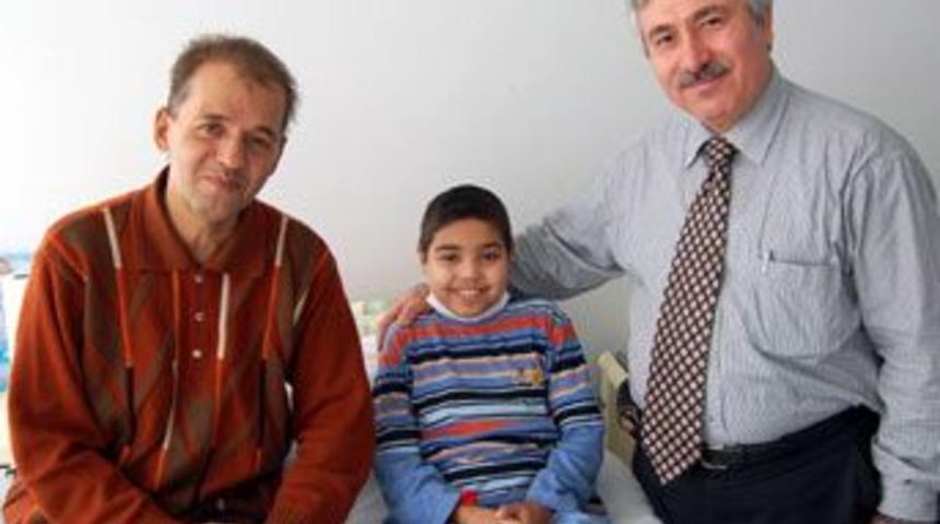 Fedakar baba yaşama sırasını oğluna verdi