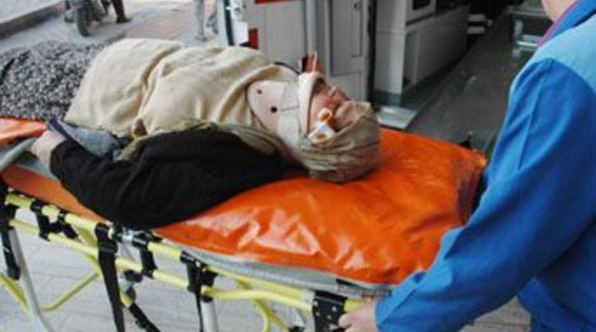 Kamyonla servis minib&uuml;s&uuml; &ccedil;arpıştı