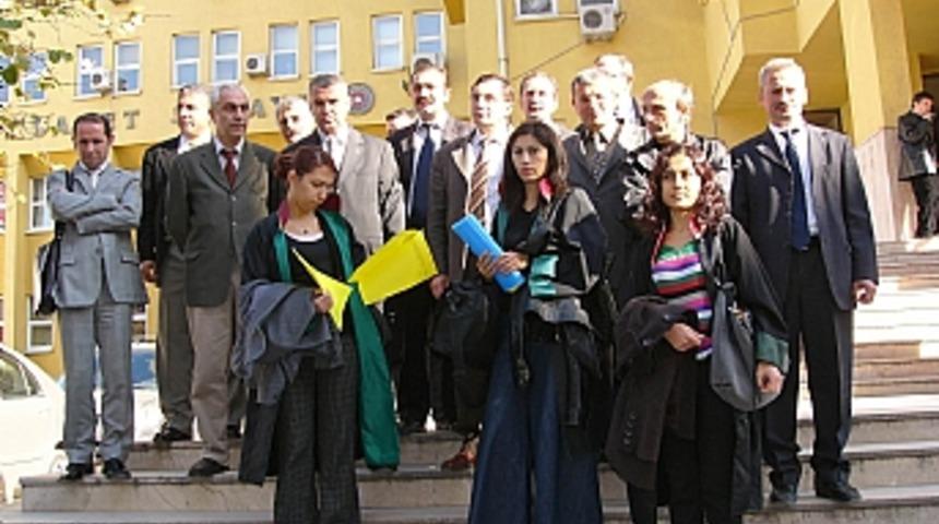 AKP &ouml;n&uuml;nde eylem yapan sendikacılara hapis cezası