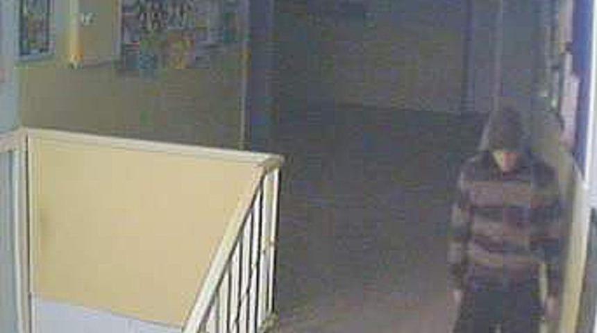 Milli Eğitim M&uuml;d&uuml;r&uuml;'ne kızdı, 18 okulu soydu