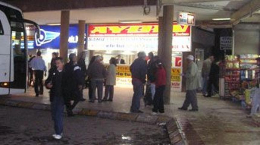 Otob&uuml;se haciz konunca yolcular ortada kaldı