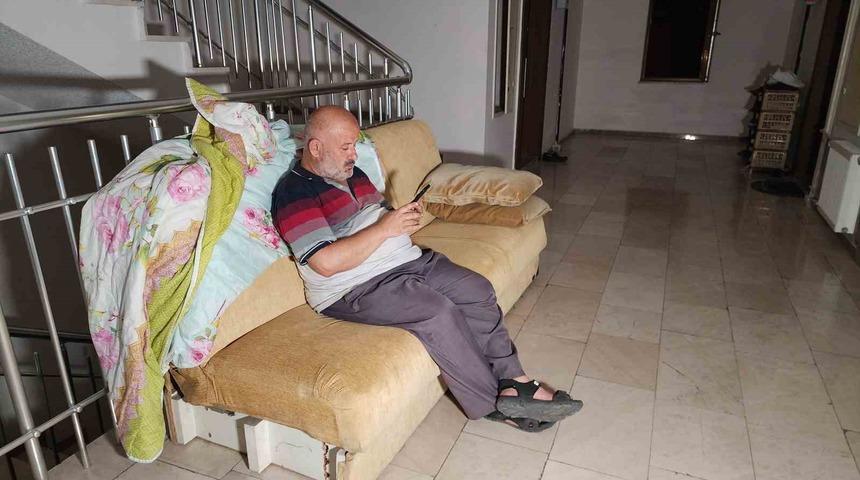 Kiracı evden çıkmayınca ev sahibi bakın ne yaptı! Görenleri şaşkına çeviriyor