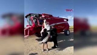 Edirne'de dünya evine adım atan çiftin şaşırtan gelin arabası tercihi!