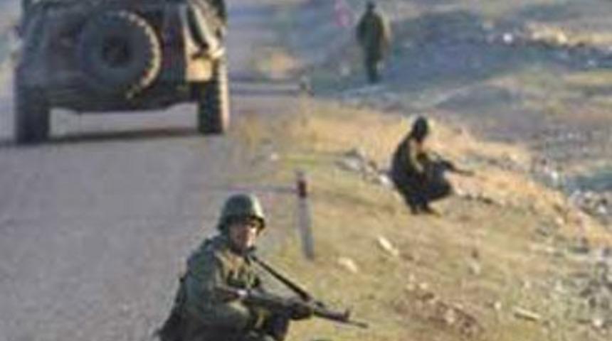 Bing&ouml;l'de &ccedil;atışma: 3 k&ouml;y korucusu yaralı