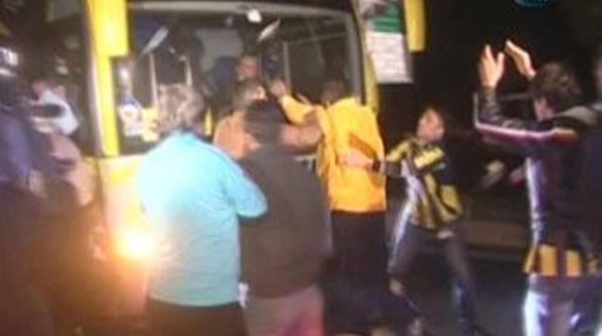 F.Bah&ccedil;eli taraftarlar Samandıra'yı bastı