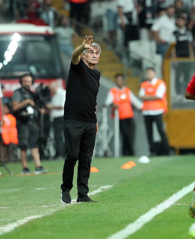 640xauto - Beşiktaş - Pendikspor maçının 90+4. dakikasında olay! Önce saha karıştı, sonra tribünler yönetimi istifaya davet etti...