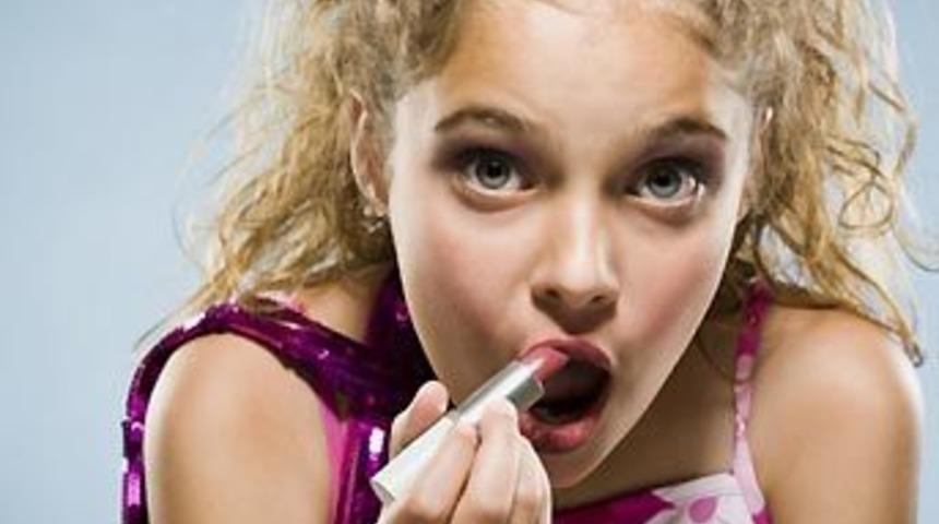 "Ruj" s&uuml;ren kıza korkun&ccedil; ceza