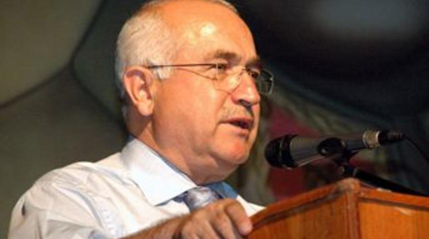 Cemil &Ccedil;i&ccedil;ek: "Ankara'da ahkam kesenler"