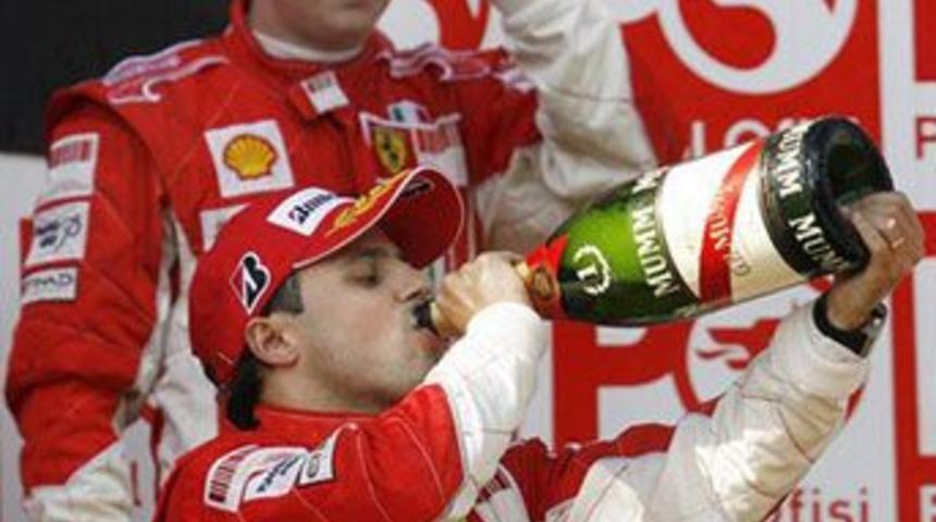 Massa geleneği bozmadı