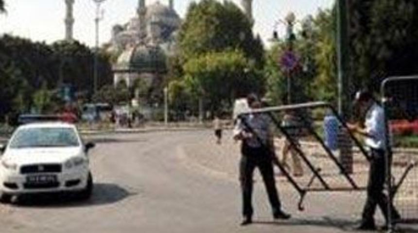 Sultanahmet'te kuş u&ccedil;urtulmuyor