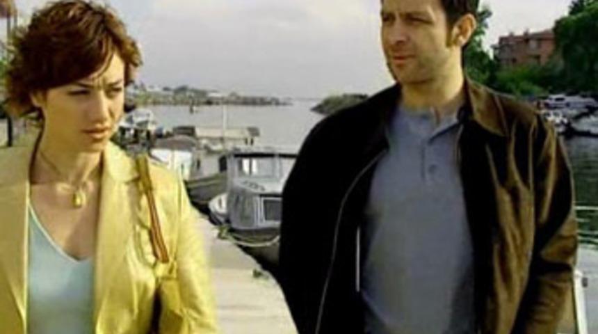 Sanem Çelik'le Nejat İşler dudak dudağa