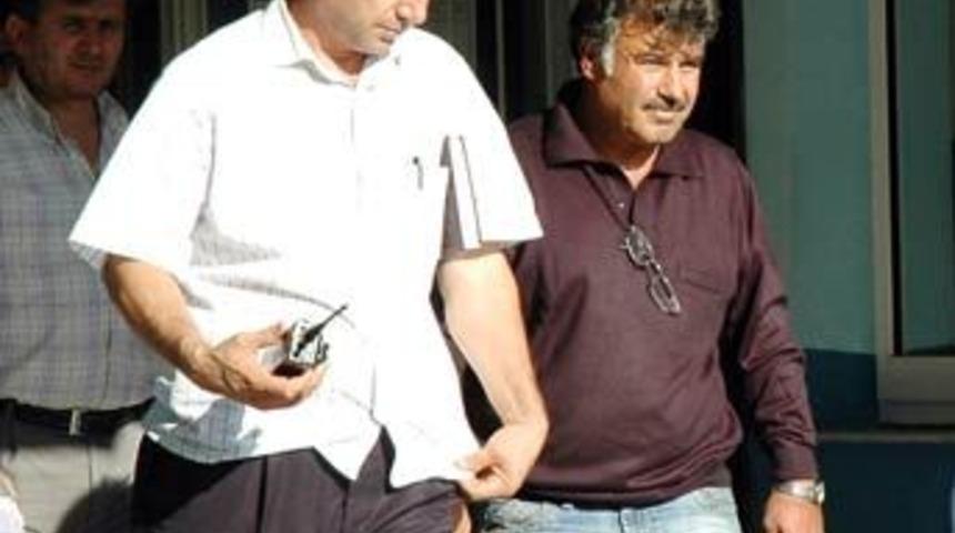 Parasını otomobiline aldığı kadınlara kaptırdı