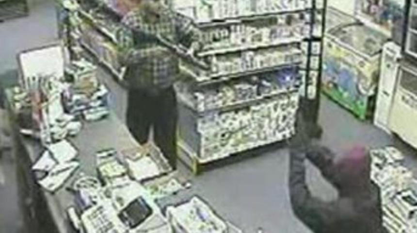 T&uuml;feği g&ouml;ren hırsız imana geldi