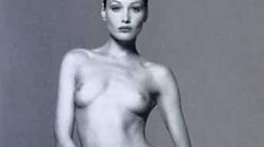 Carla Bruni'nin &ccedil;ıplak fotoğrafına 91 bin dolar