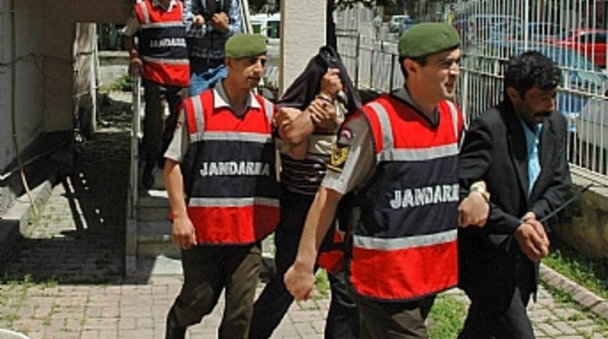 Toplu iğne b&uuml;y&uuml;kl&uuml;ğ&uuml;ndeki delikten 20 ton petrol &ccedil;aldılar