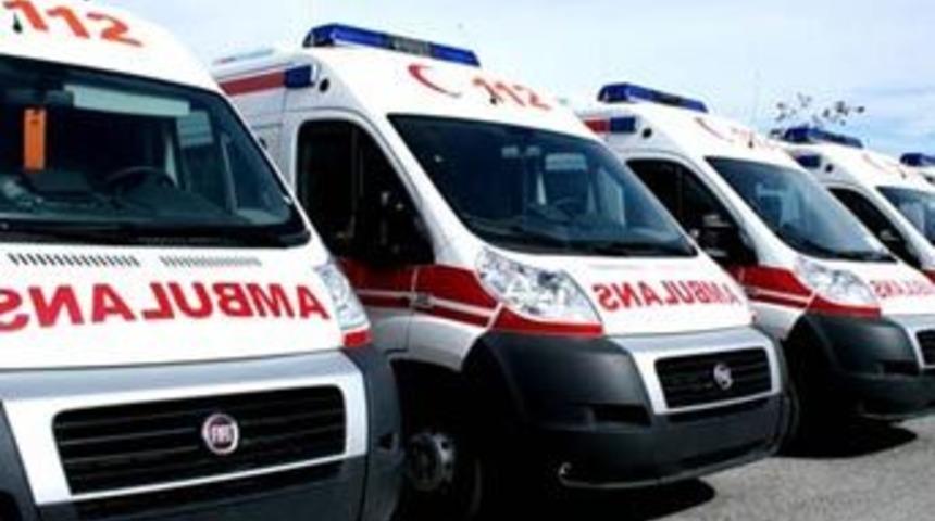 Yaralı &ccedil;ocuğu taşıyan ambulans kaza yaptı