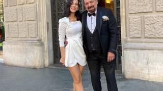 Kendisinden 35 yaş küçük isimle evlenmişti... Erman Toroğlu'nun yatak odası sosyal medyayı salladı!