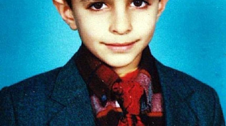 Karnına top &ccedil;arpan &ccedil;ocuk &ouml;ld&uuml;