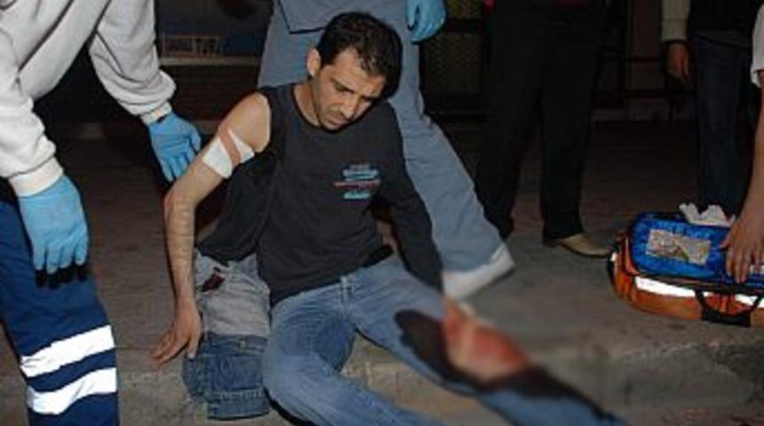 Bı&ccedil;akla yaralanan gen&ccedil; hastaneye kaldırıldı