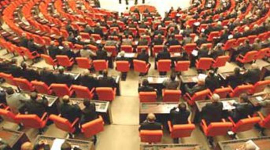 AKP’de tezkere görüşmelerinde fire