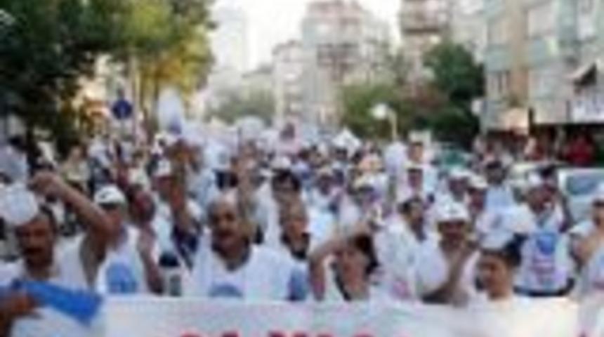 Memurlar h&uuml;k&uuml;metin teklifini kabul etmedi