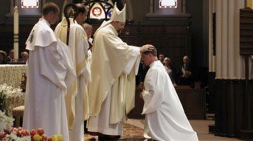 M&uuml;sl&uuml;man kız Hristiyan oldu, Ada karıştı