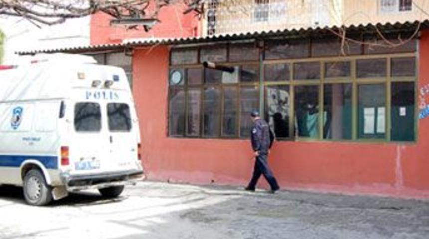 Kız ka&ccedil;ıran eski uzman &ccedil;avuş &ouml;ld&uuml;r&uuml;ld&uuml;