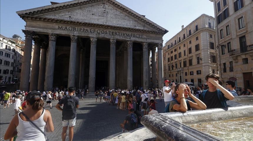 İtalya'da birçok kentte aşırı sıcaklar yüzünden 'kırmızı alarm' verildi!