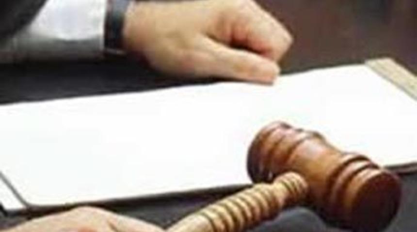 Tembel oğlunu mahkemeye verdi