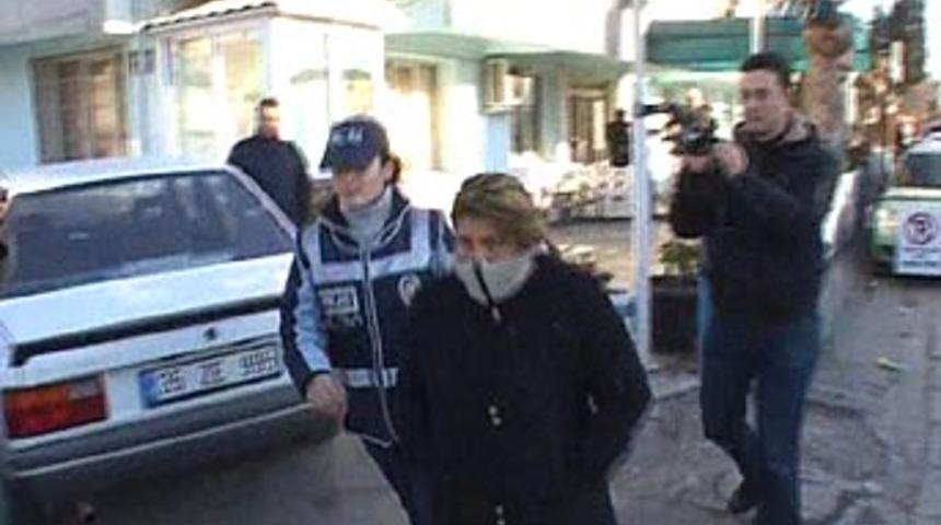 &Ccedil;ete bilgilerini i&ccedil; &ccedil;amaşırına gizledi