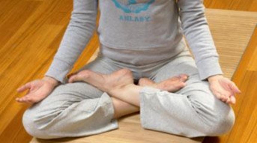Yoga &ouml;ğrenmek ister misiniz? İzleyin